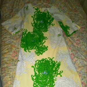 Vintage 1970's Size 14/16 Floral Kimono Sleeve Dress with Asian Floral Design